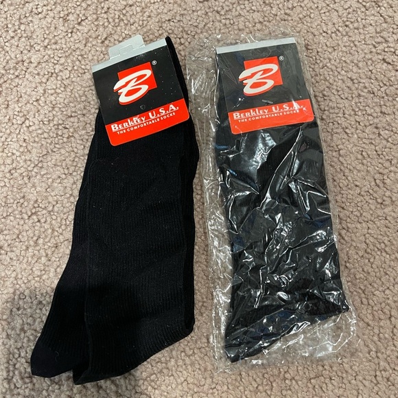 2 pcs BERKLEY USA black socks. One Size. - Picture 2 of 2